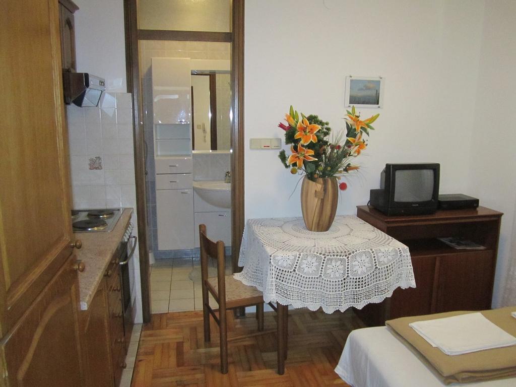 Apartments Antonia Malinska Chambre photo