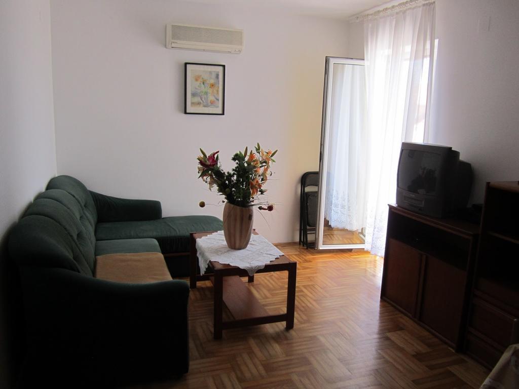 Apartments Antonia Malinska Extérieur photo