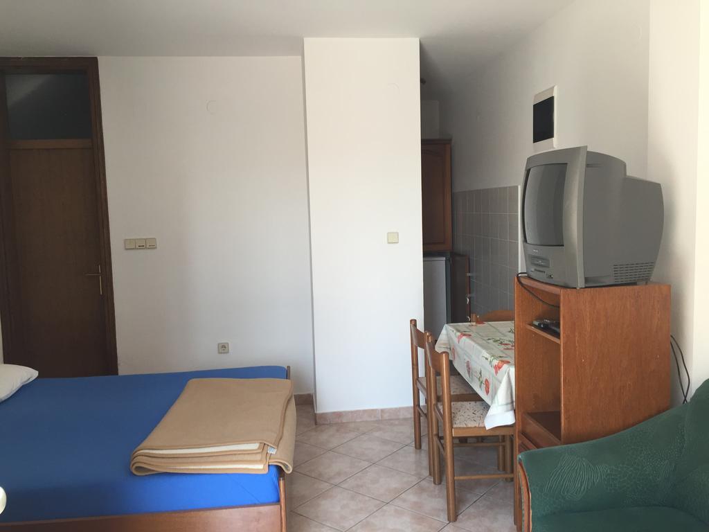 Apartments Antonia Malinska Extérieur photo