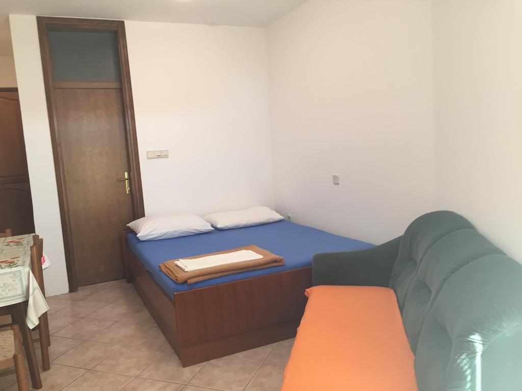 Apartments Antonia Malinska Extérieur photo