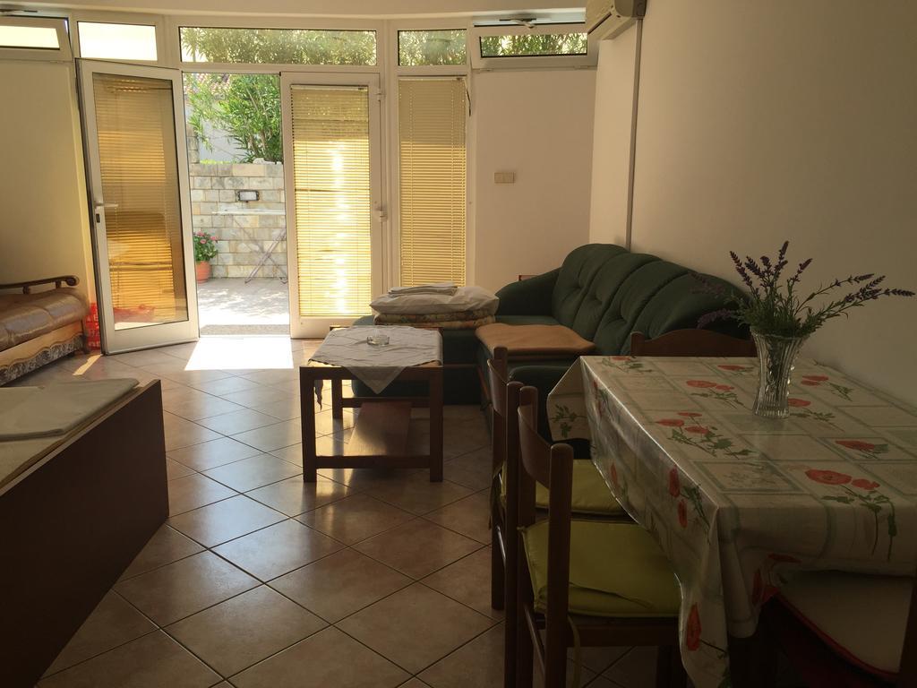 Apartments Antonia Malinska Extérieur photo