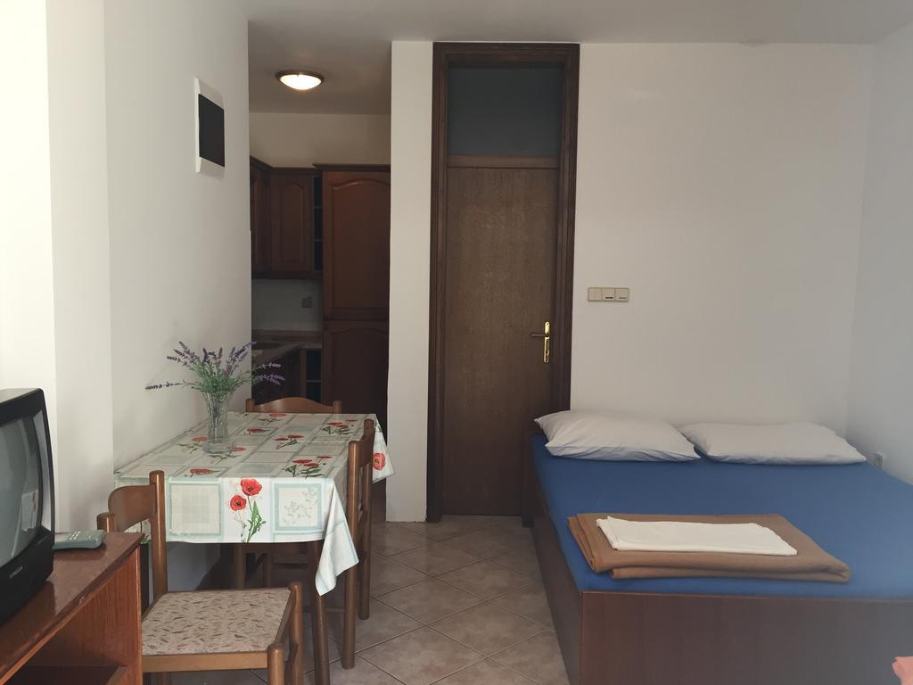 Apartments Antonia Malinska Extérieur photo