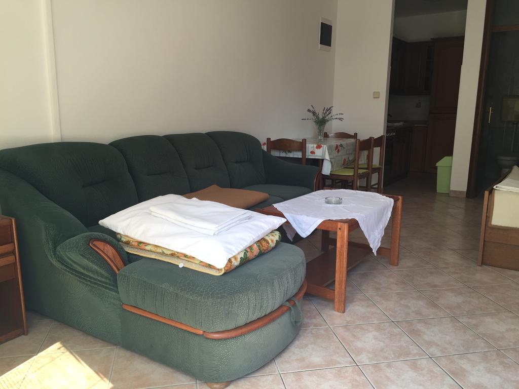 Apartments Antonia Malinska Extérieur photo