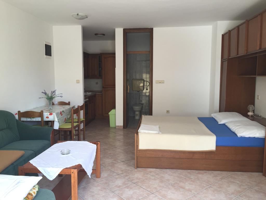 Apartments Antonia Malinska Extérieur photo