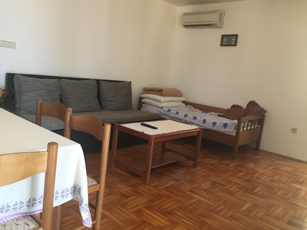 Apartments Antonia Malinska Extérieur photo